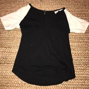 Forever 21 black and white tee shirt